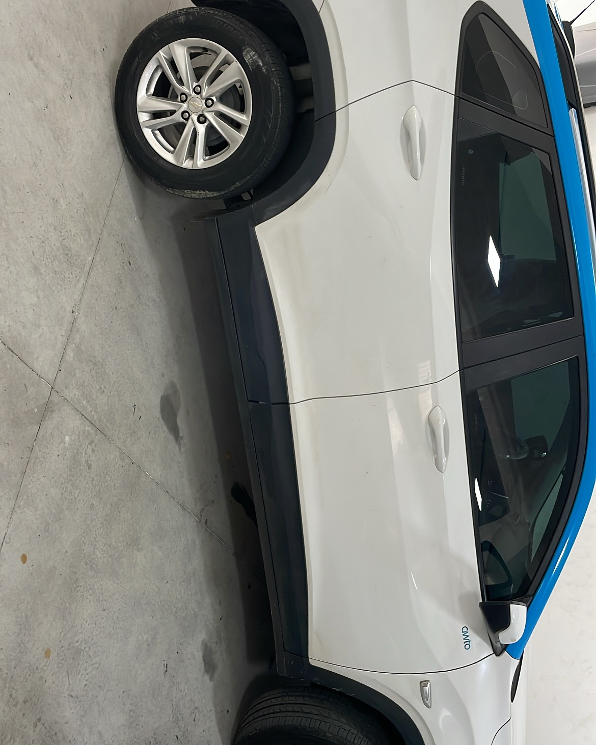 HB20 branco com película automotiva aplicada