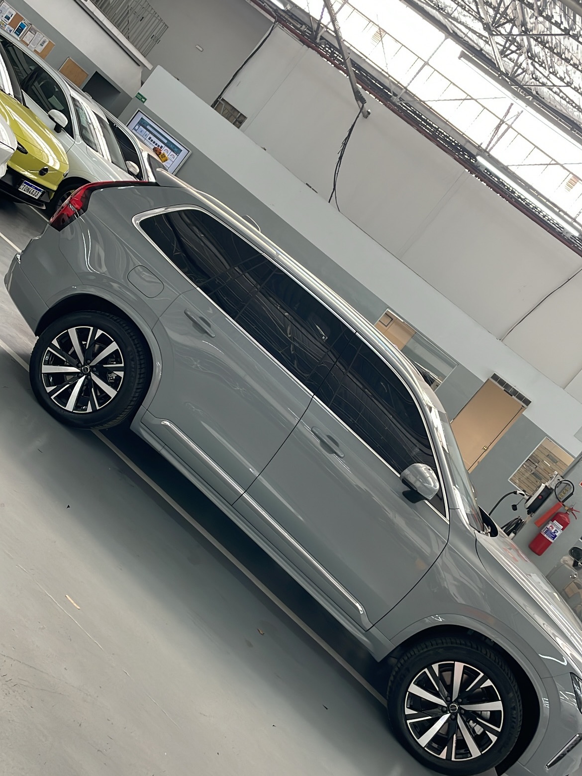 Omoda com película automotiva instalada